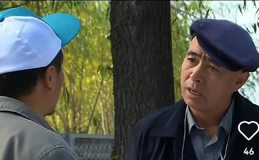 你肯定记得赵本山，但你可能不知道严保华。1978年，开原剧团招生。考官一眼