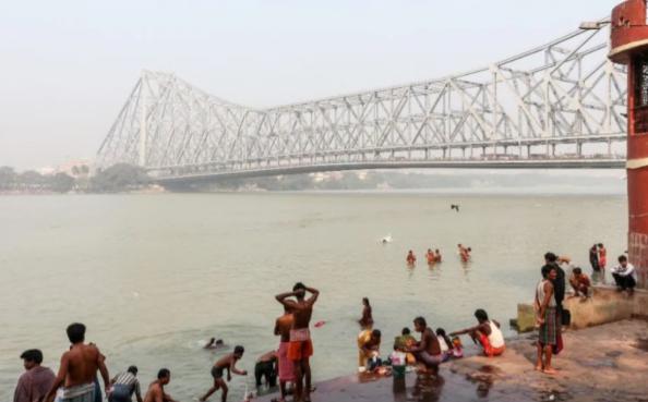 恒河为什么没有航运能力？很简单，被英国给坑了，印度花大价钱清空淤泥，到头来却发现