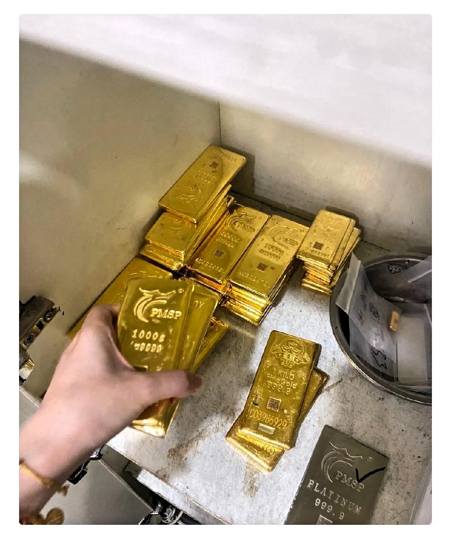 手里有黄金的人，听我一句劝！特别是1100-1300买的千万不要被金价短