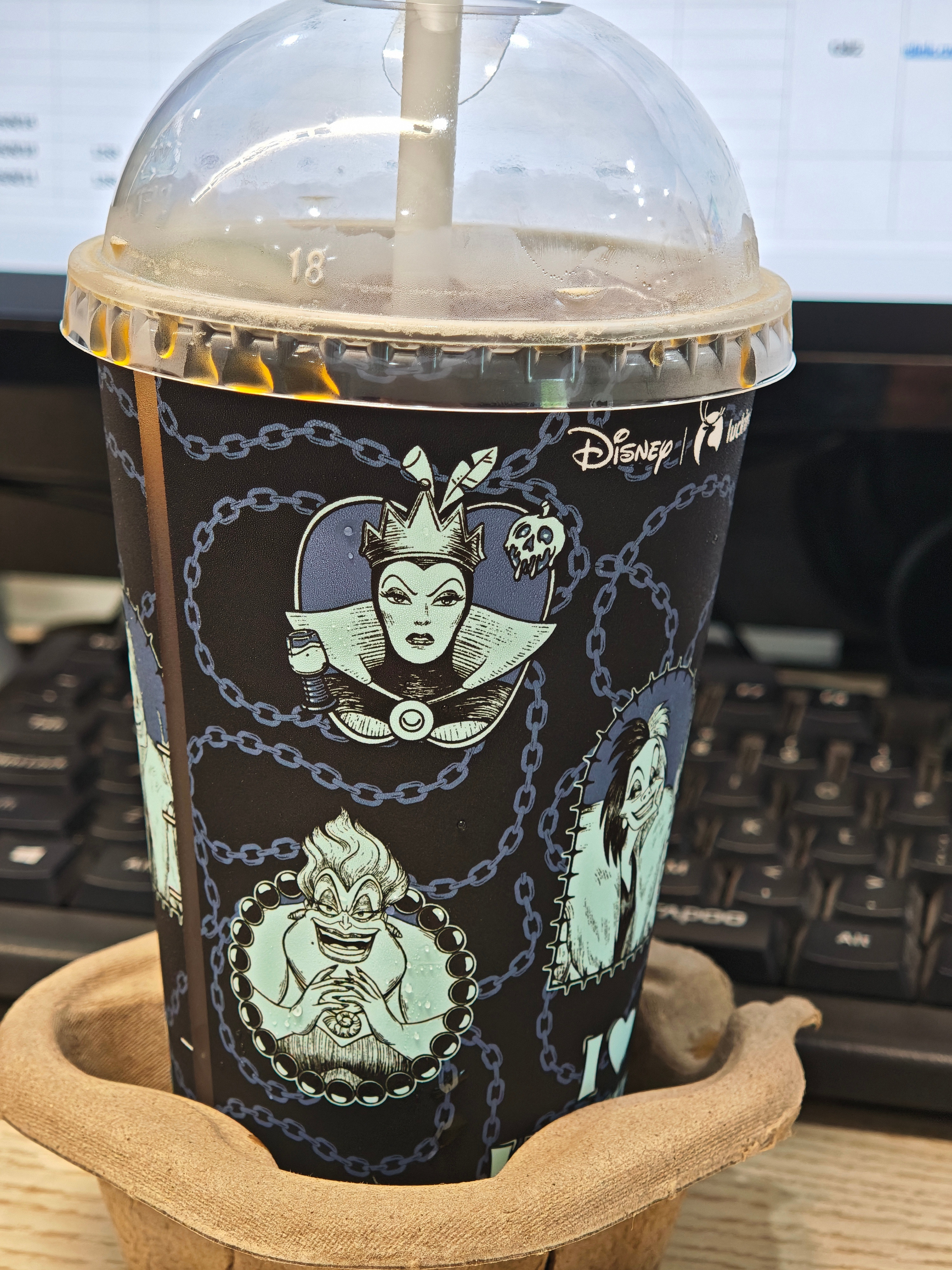 毒皇后联名的杯子太美丽了