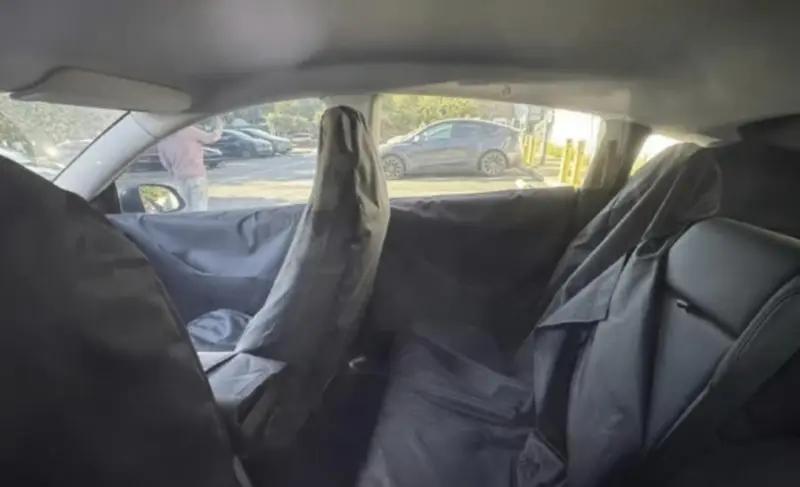 传闻已久的廉价版特斯拉并非新车，而是“新丐中丐牌”ModelY，后排屏幕、前脸