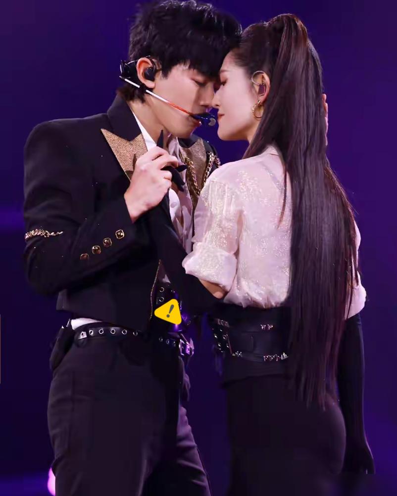 44岁的谢娜要在成都开演唱会，全网都在等一个笑话？你以为她歌荒、唱功废、只会