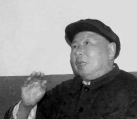 1952年，开封市委书记戴季英，自恃功高，向毛主席要官，希望担任省委书记，毛主席