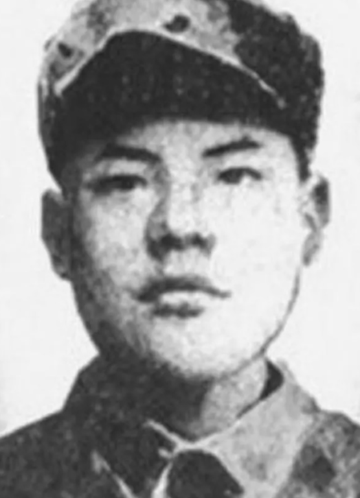 抗战中，八路军科长石嘉植被俘，为从他口中套出情报，日军使出美人计，石嘉植将计就计
