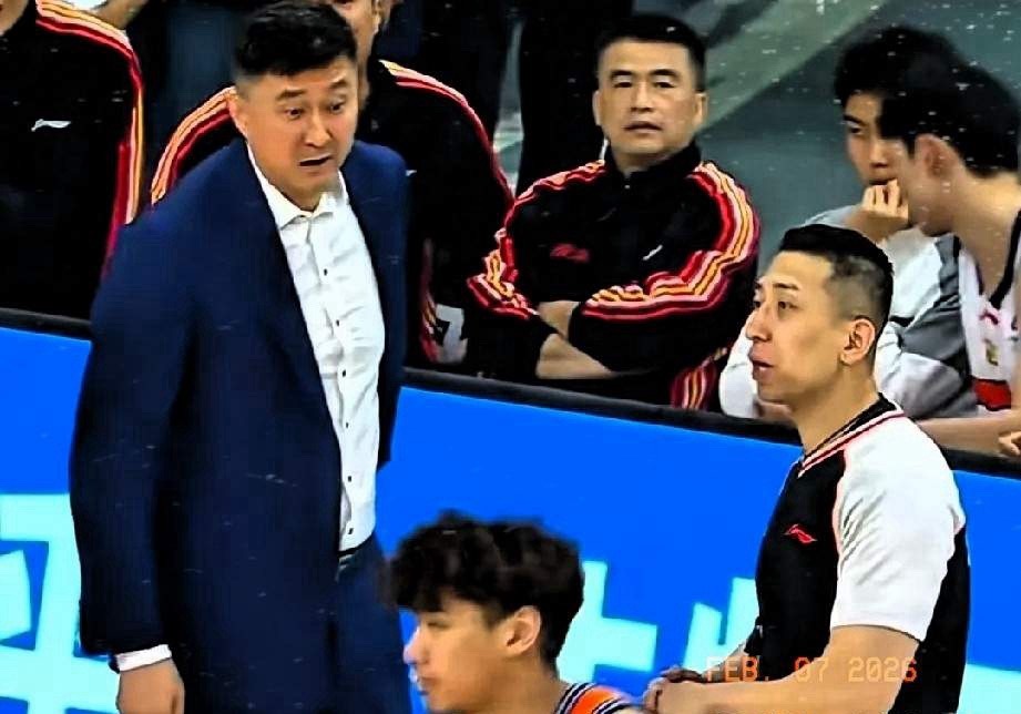 恕我直言，上海男篮这个赛季拿不到冠军，他有冠军实力却没有冠军相，能挺进四强就不错