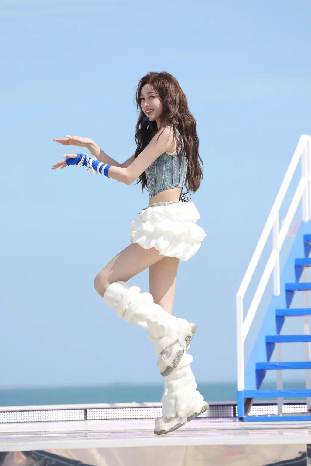 吴宣仪热舞热舞