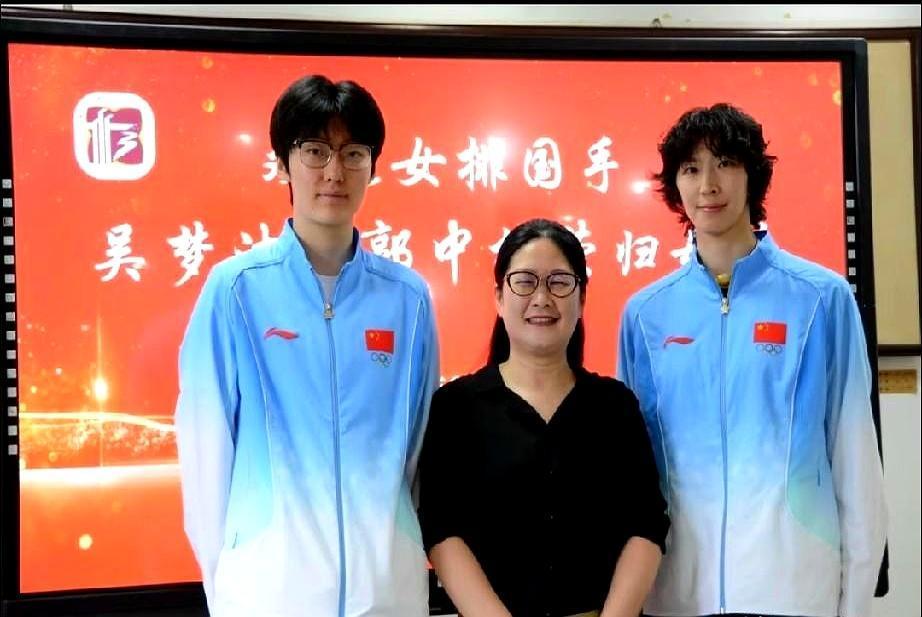 吴梦洁顶着新发型回母校那一刻，倒是让想起当年我们班那个体育特长生，高考前还回去看