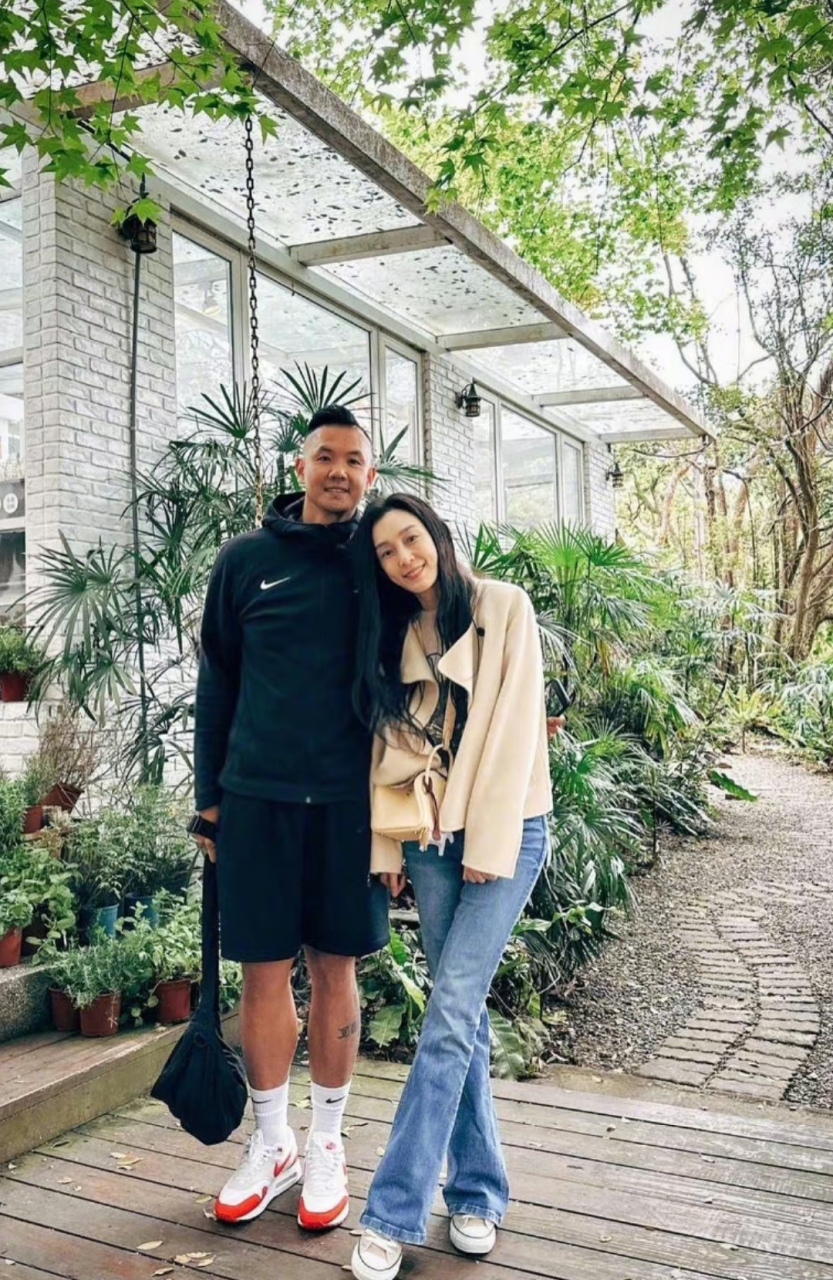 我们又被骗了！女星范玮琪愤怒发声！近日，台湾男星陈建州的身体健康情况引发全网关注，更引起大众对中年人