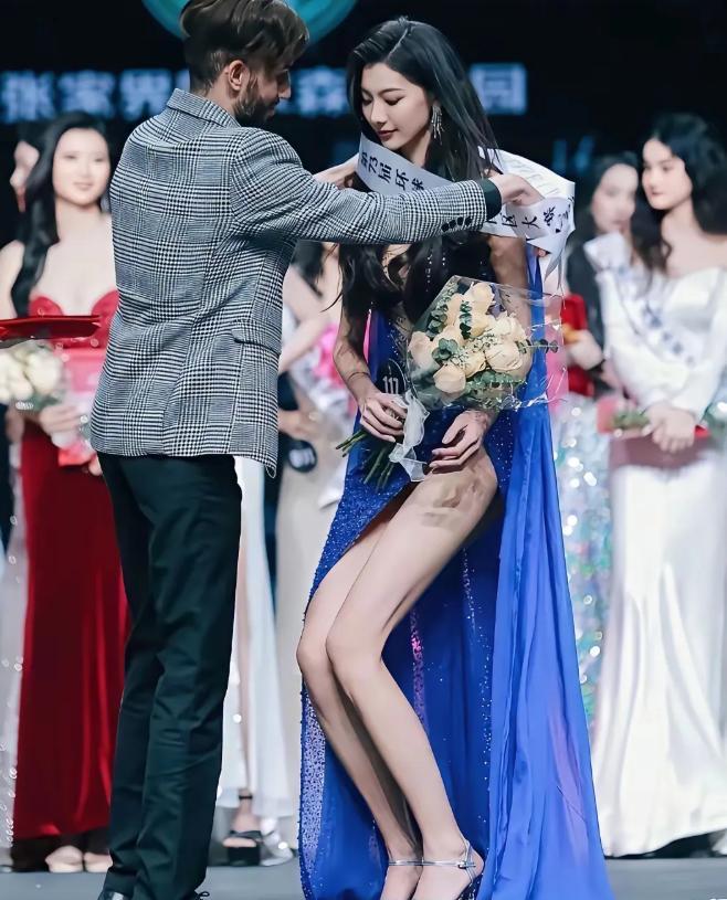 日照姑娘赵娜太给国人长脸了！2025年拿下第73届环球小姐中国区总冠军，1.78