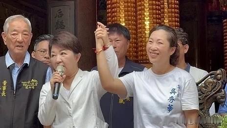 台中市长卢秀燕今（29日）中午抵达台东并替国民党县长参选人、议长吴秀华站台造势。