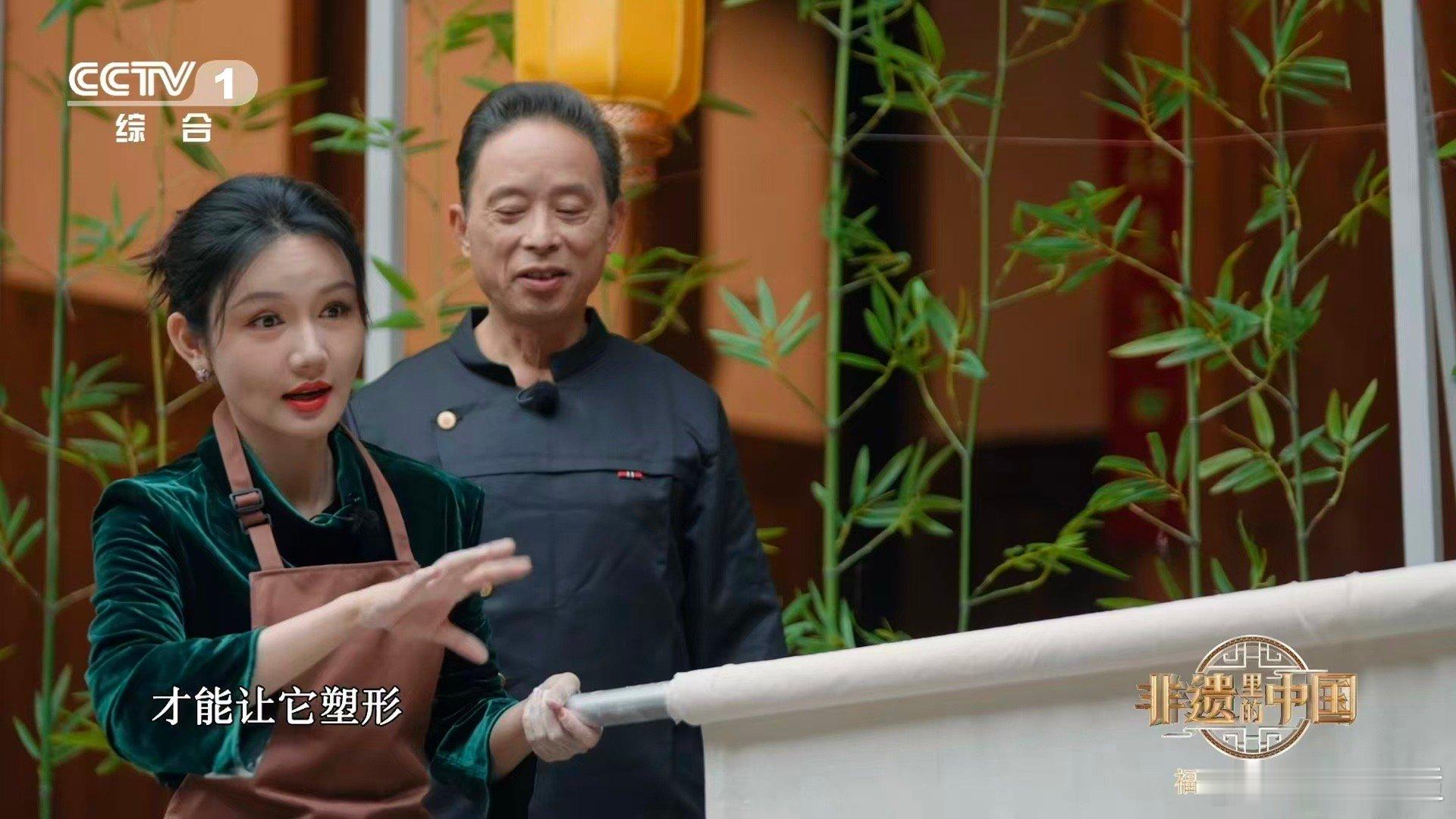 这不是纸是薄到透光的肉片宴席上的“燕子”，是福州人献给节庆的巧思。薄如纸的肉皮，