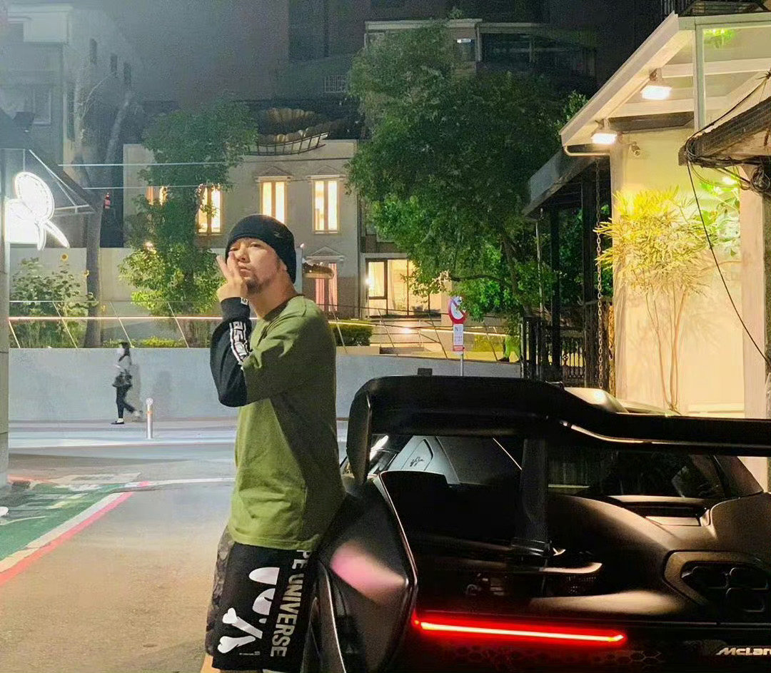 这么好看的车怎么说也得要好几万吧[doge]​​​​