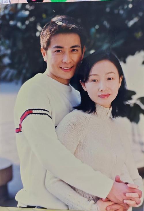 同样是《十八岁的天空》主演，如今却从搭档变仇人，黄慧颐手撕保剑锋的背后，藏着太多