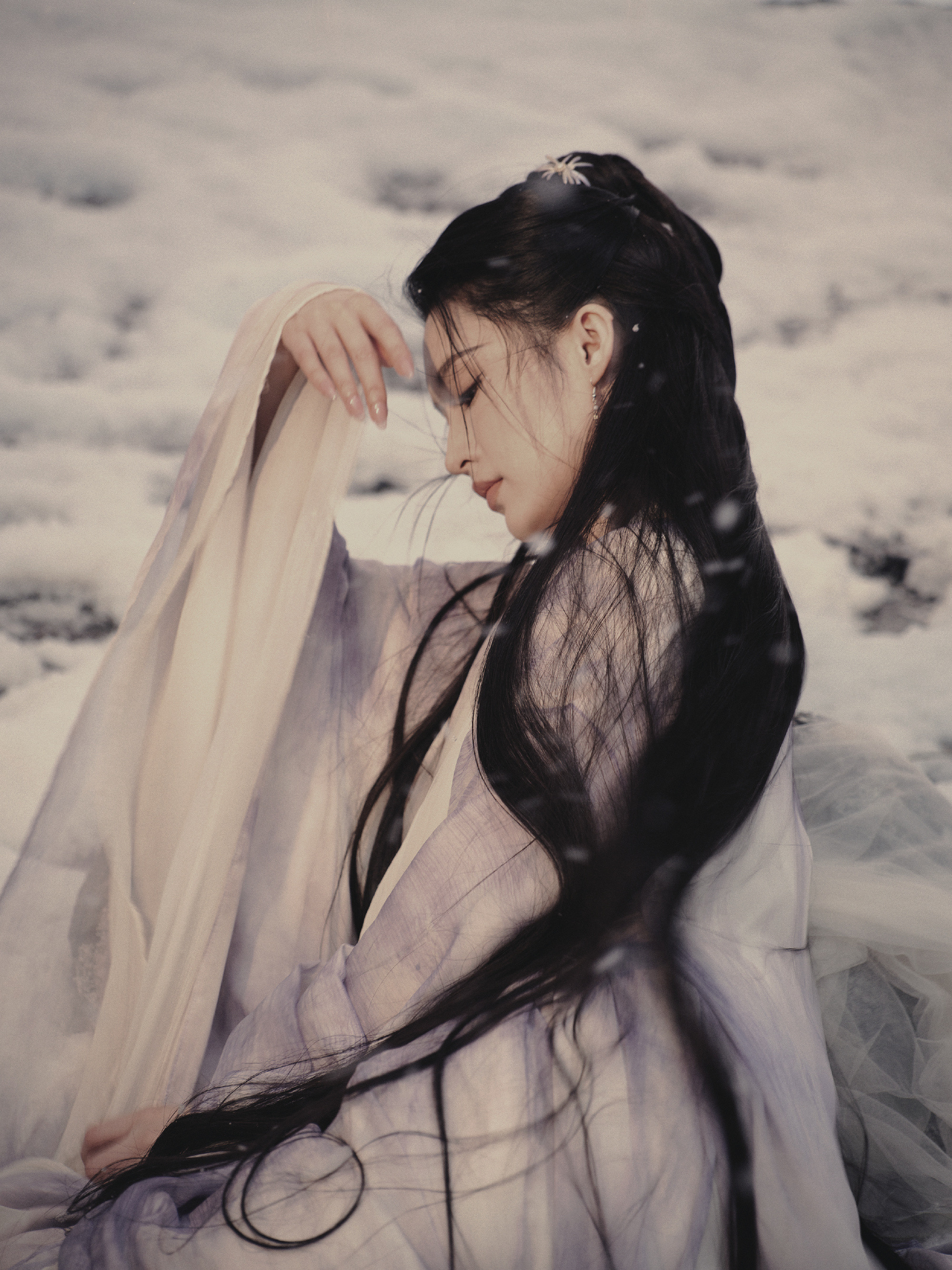 李沁白衣古风：七夜雪落尽，再见薛紫夜。李沁