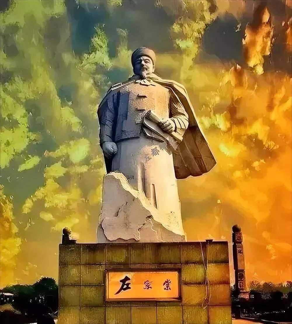 左宗棠于朝堂之上力排众议，自筹经费进军新疆。历经三四年苦战，他击败阿古柏，粉碎了