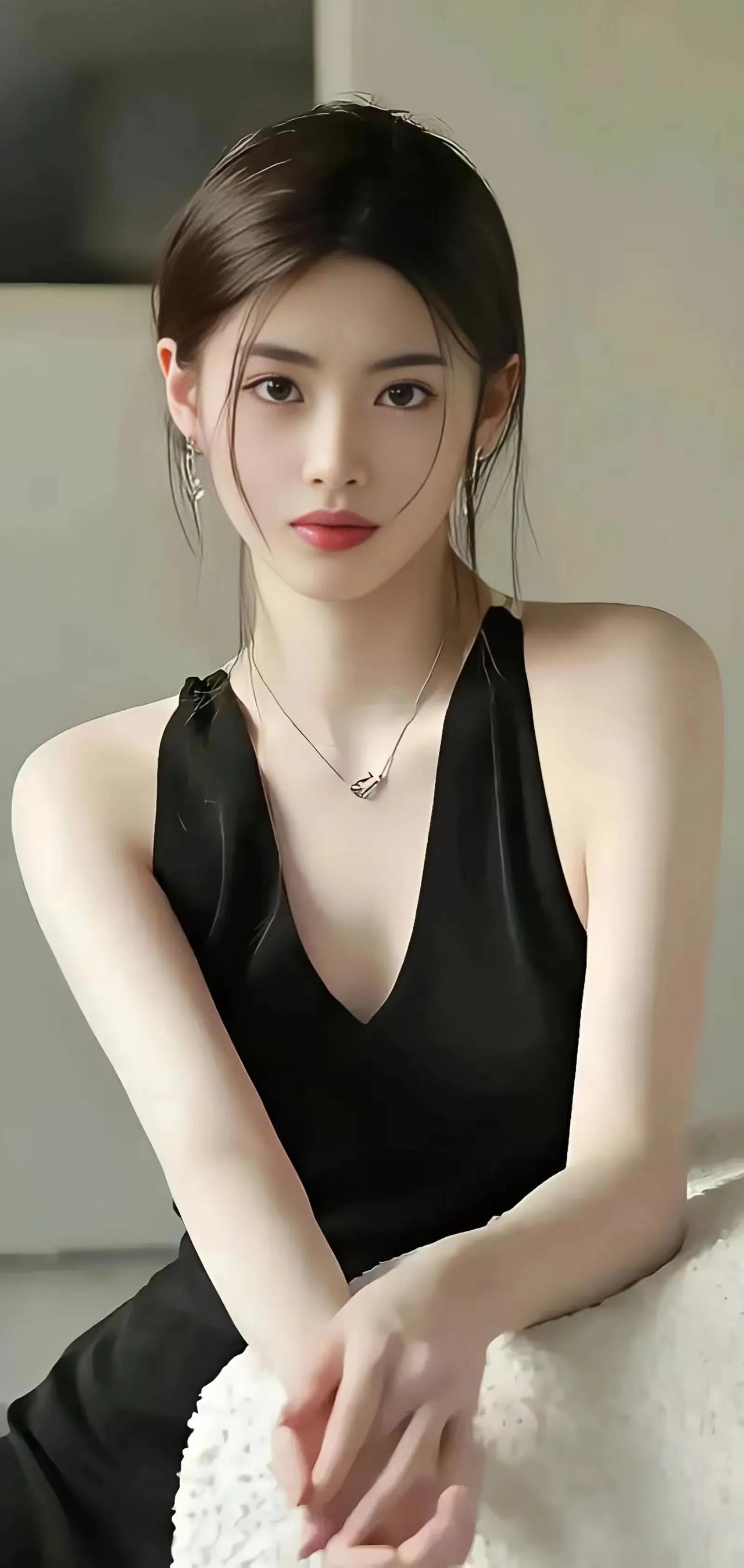 优雅黑裙，气质满分，红唇点缀，尽显魅力！💄👗💃