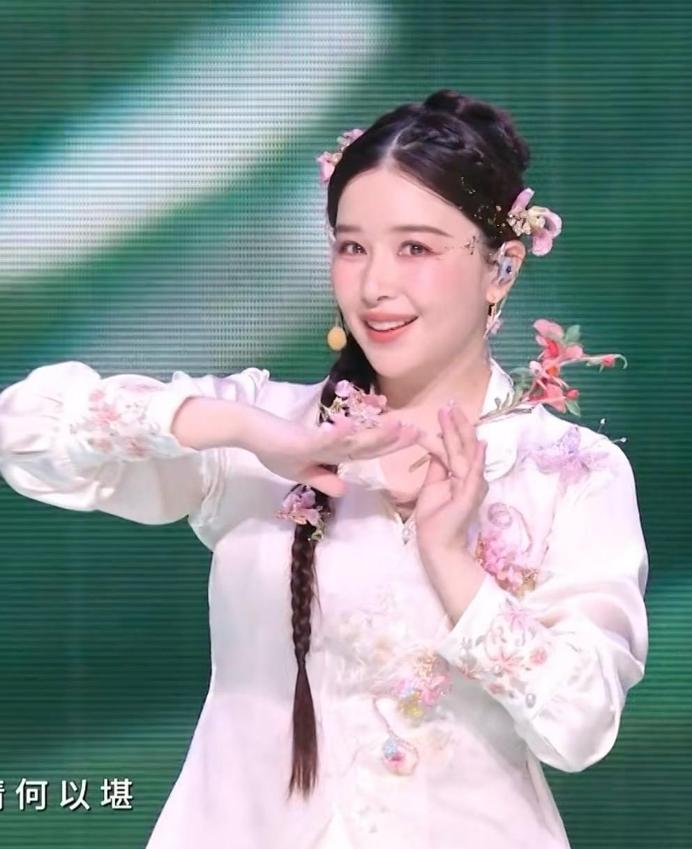 好奇阚清子这种程度是多少斤听说上镜会显胖像阚清子这种胖瘦程度现实里是多少斤啊