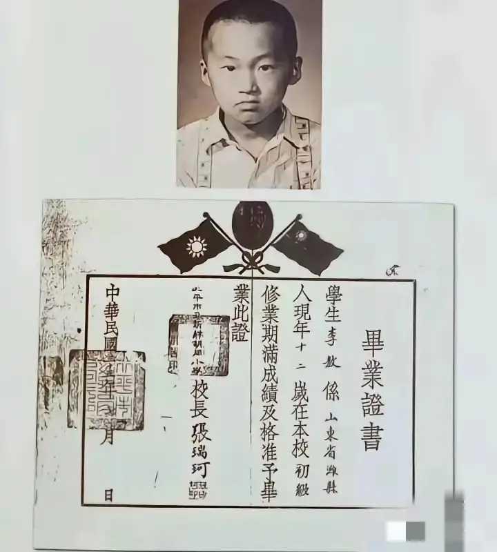 这位名人，从小就透露着桀骜不驯的神情，难怪长大后那么厉害