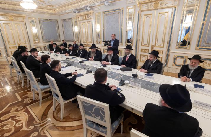 总统有力量，犹太有希望，乌克兰的斯拉夫人正在前线当炮灰，而乌克兰的犹太人，和总统