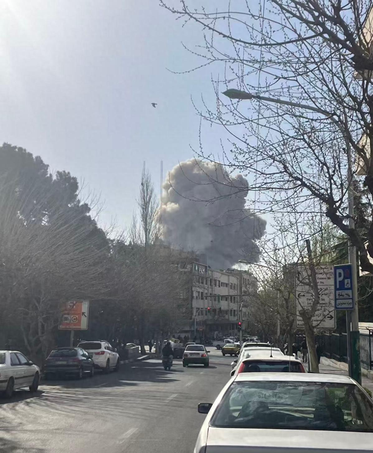 “没想到袭击来得这么快。”28日下午，在德黑兰做翻译工作的华人李先生发出这条消息