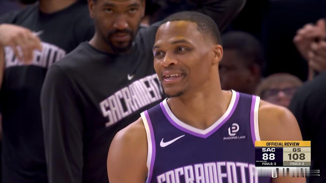 国王老将威斯布鲁克真是输球又输人！在今天国王客场以103：137惨败于勇士的比赛