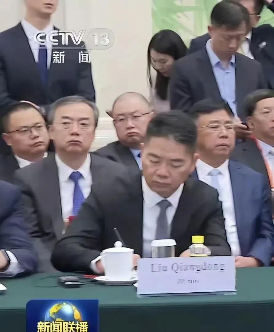 一个月里刘强东第二次出现在新闻联播里，这种情况在中国企业家里可不多见，说明刘强东