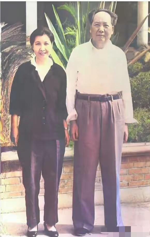 1973年，她被调回北京，时任中央办公厅主任的汪东兴对她明确说：“不要工作了，就