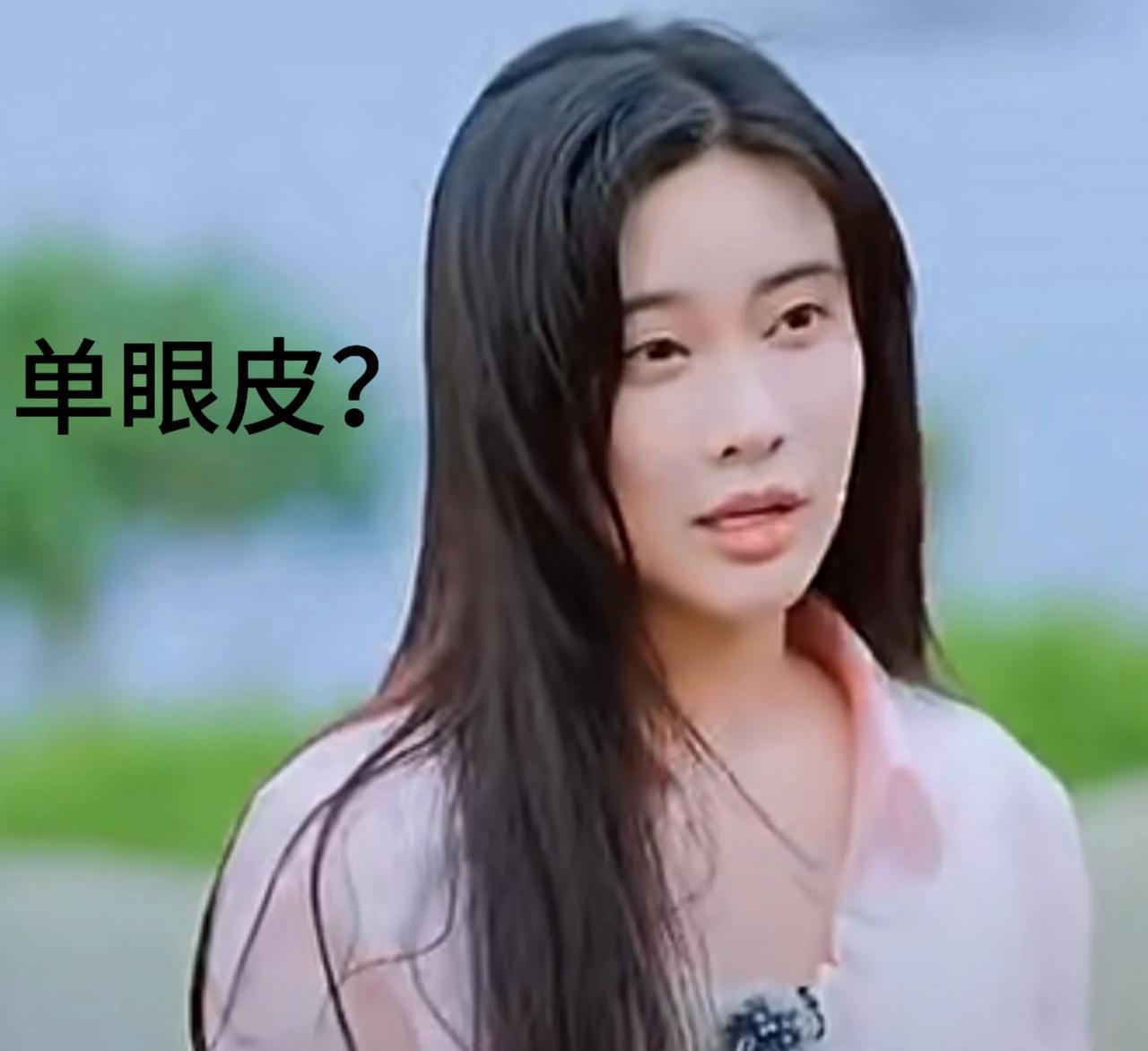 这素颜真的是我心中的那个“浓颜系”美女？偶然看到一个女星的素颜视频，视频中那个