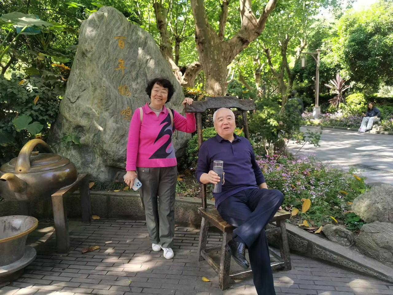 70岁老人当然可以出去旅游！关键是这几点要做好70岁出去旅游一点不晚，身体