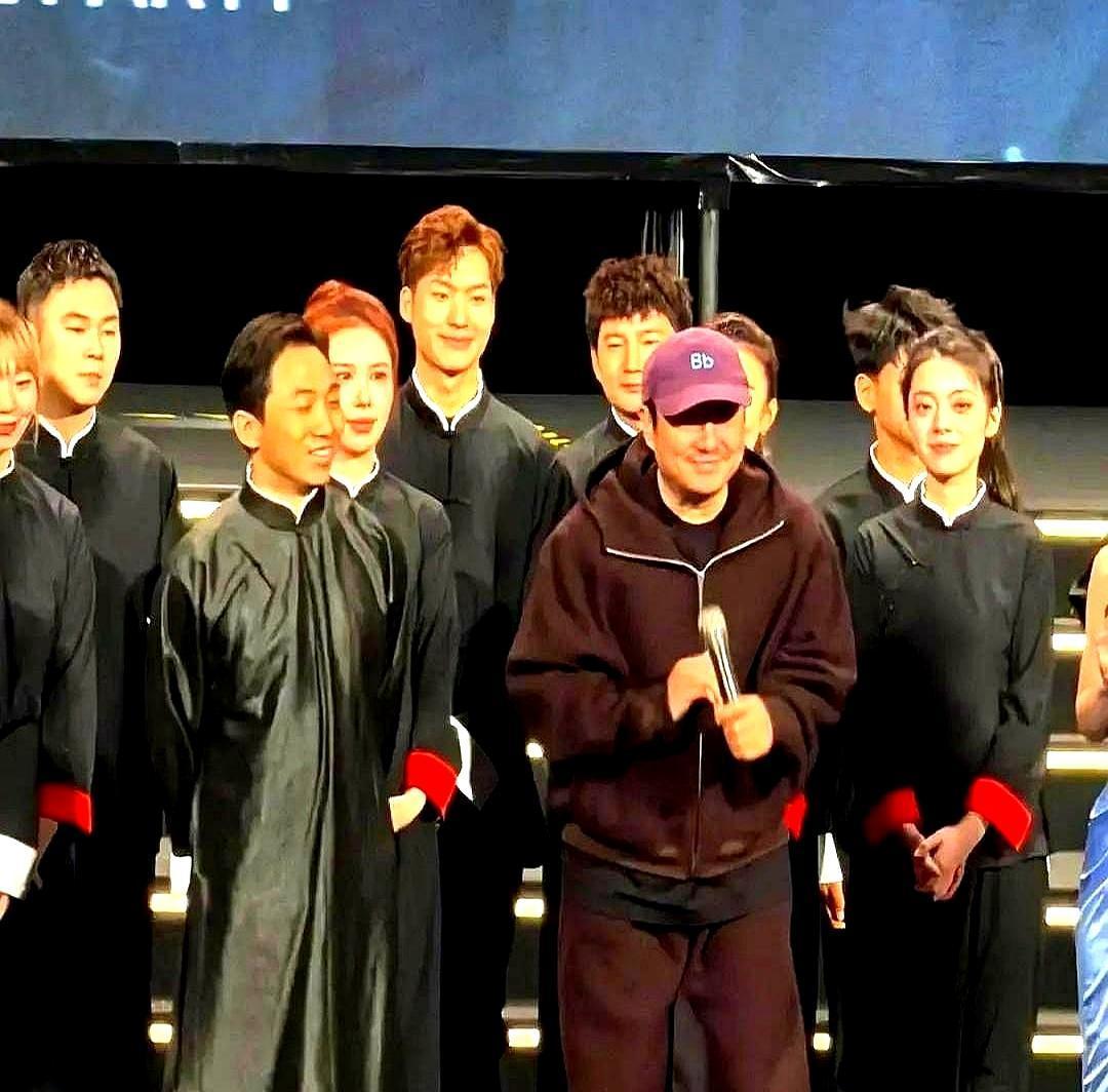 年会讲一半，老板王宁被沈腾当场打断。全场愣住。下一秒，沈腾指着王宁鼻子喊：“