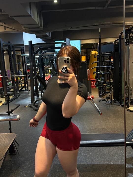 160/130健身女孩