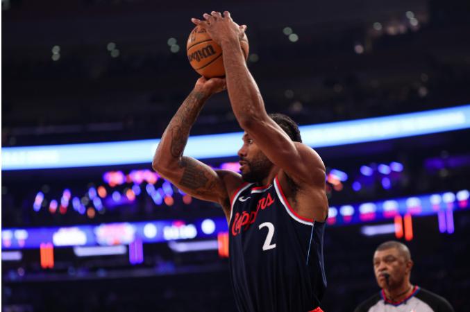 据某媒体报道，科怀·伦纳德可能因为“涉嫌阴阳合同”，与快船的合同被官方认定为无效