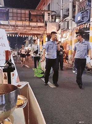 吊儿啷当，还满脸不服[汗]