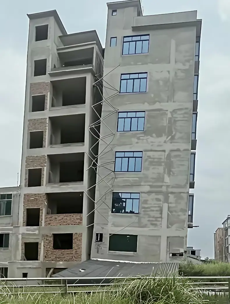 人家花了几十万，你给人家建个歪楼，这怎么善后呀？