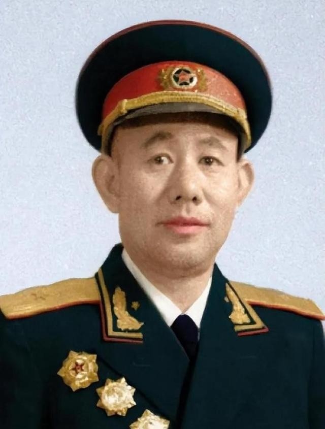 1951年，志愿军开会，彭德怀大喊了一声：“黄朝天，你给我站起来！”违反命令的黄
