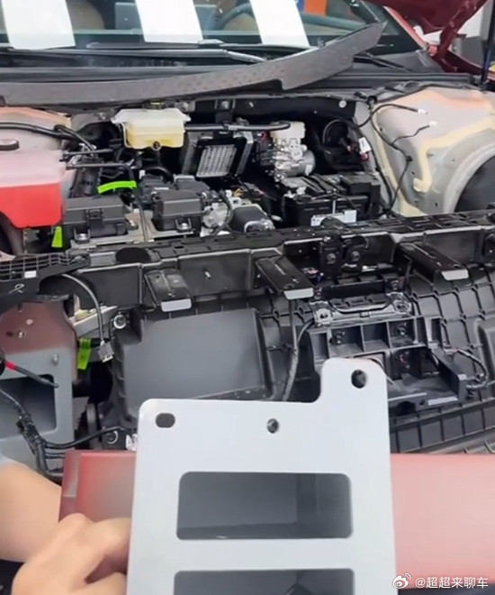 丰田铂智7全网首拆丰田铂智7这次拆解，真把我看愣了。前舱13根梁（5横6