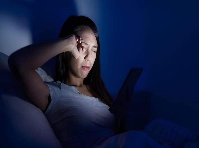 肝好不好，看睡眠就知道！这3种睡觉表现，可能是肝在“喊累”！俗话说“人卧则血归