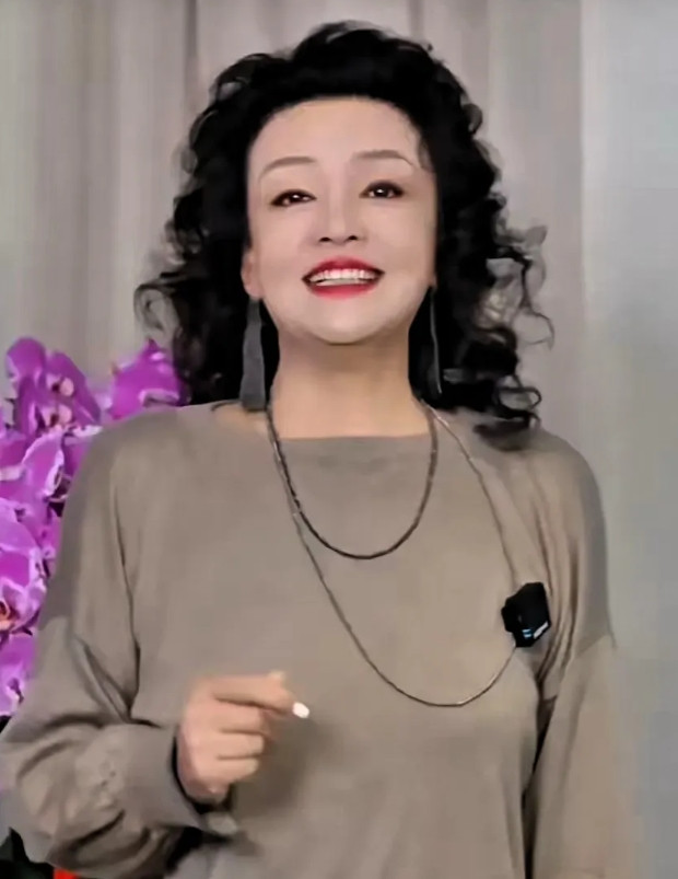张兰公开指责徐妈妈冷落孙子，两老一再软硬兼施争孩子监护权最近网上炸锅了，张兰在