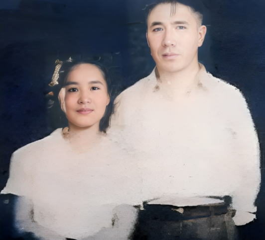 1980年，作家周扬回老家益阳路过一座孤坟时，突然风雨大作，周扬大惊失色：“是她