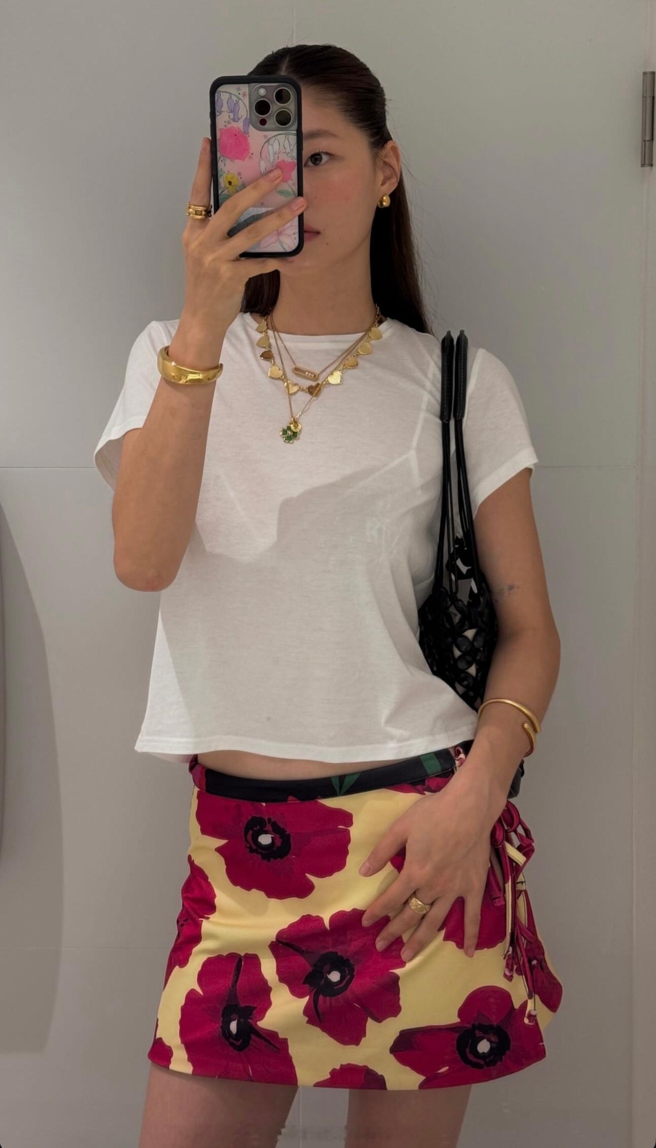 kimahyun肤姐的今日搭配这夏天穿小tee和短裙好清爽啊​​​