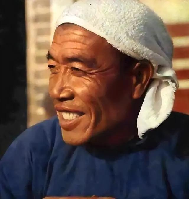 陈永贵的烟瘾很大，在大寨抽自种的旱烟，进了京改抽香烟，但都是3毛左右。他本来可以