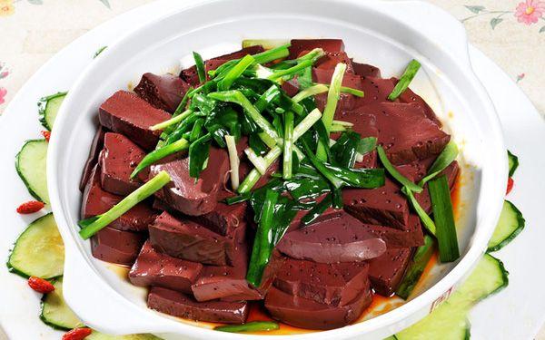 孕期吃猪血好处多, 但别和这些食物一起吃, 孕妈别再吃了!