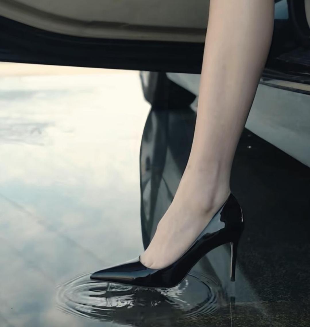 高跟鞋什么样的高度更加舒适呢再好的鞋子，湿一水就完了！