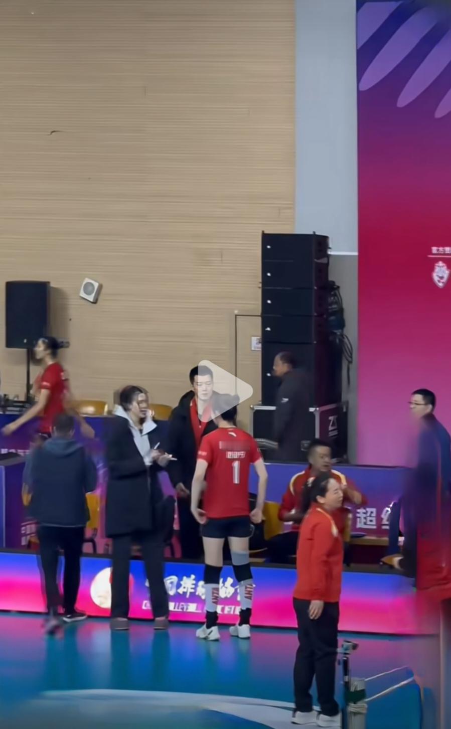 向全世界安利张常宁新赛季排超常规赛，常宁宝宝没有参赛，选择了休息调整。但她还是