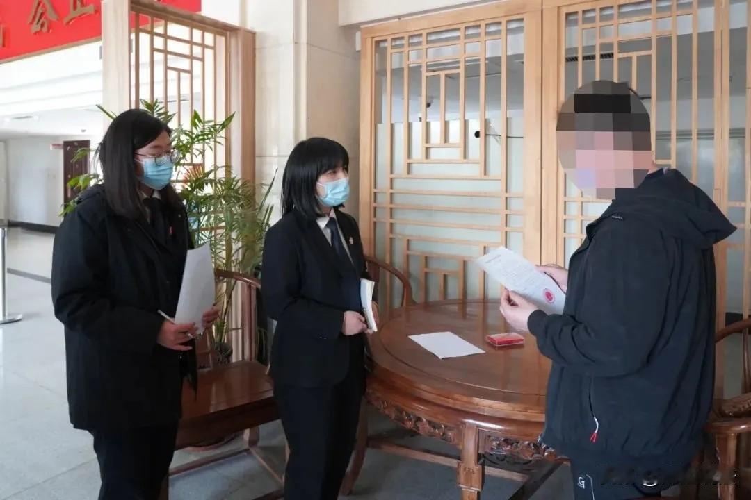 甘肃，一男子的妻子十年前不辞而别，十年后主动添加男子聊天，说自己想回家弥补对他的