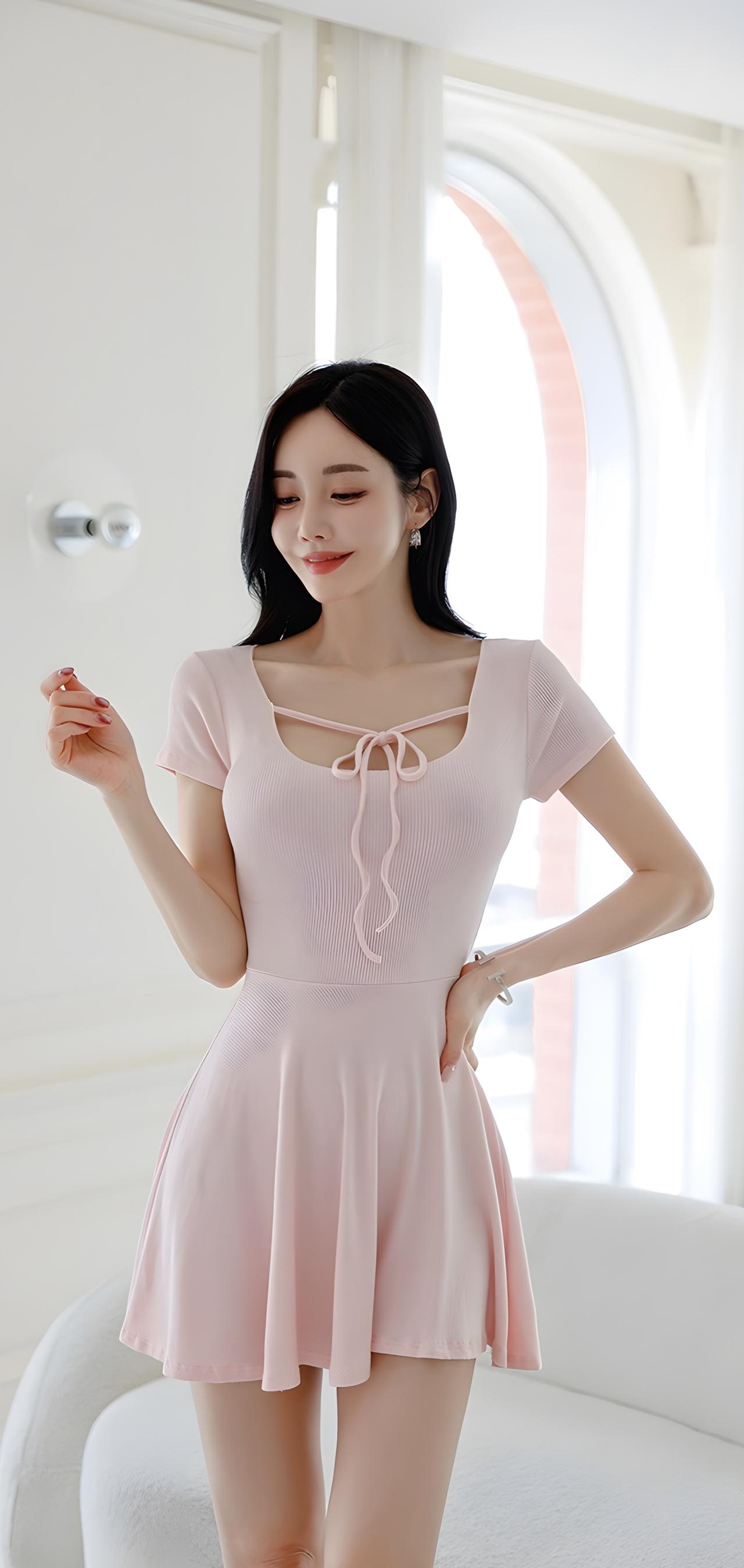 甜美粉色连衣裙，轻松夏日穿搭