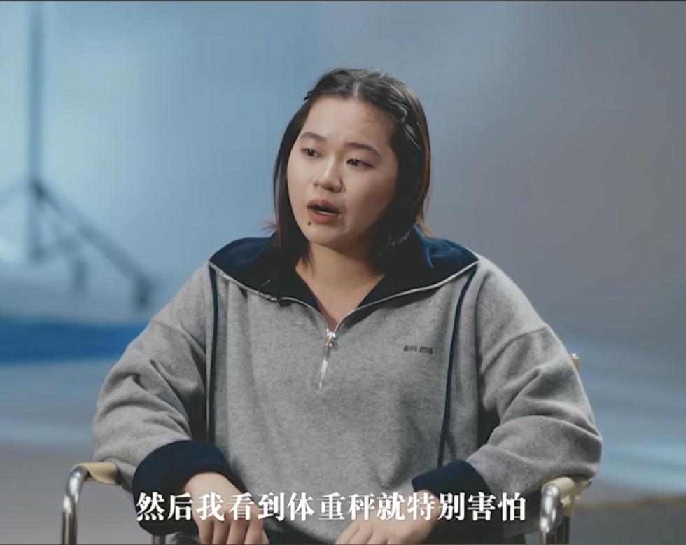 全红婵刚满19岁，正是爱美的年纪。拿下过数枚金牌是国人的骄傲今天却在《人物》