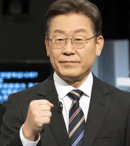 之前大家可能看错了李在明，此人上任后，除了积极清算尹锡悦之外，并没有做成什么大事