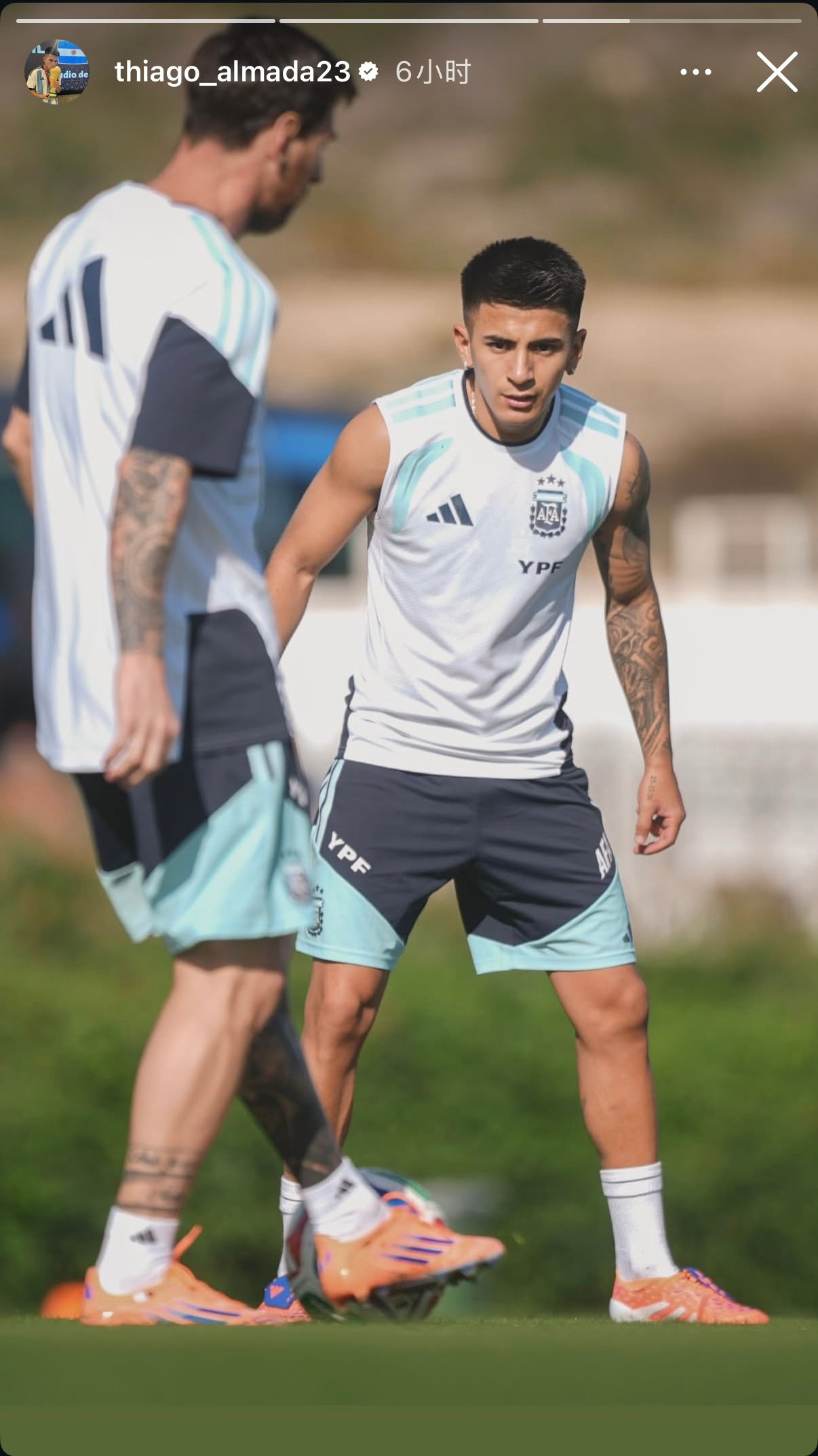 阿尔马达快拍更新今天的国家队训练照小梅背影出镜