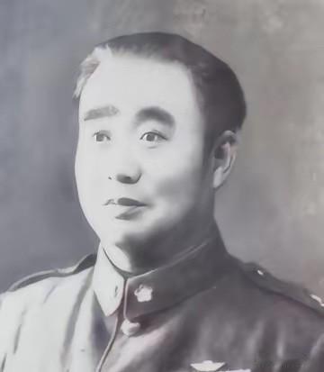 1948年6月，国民党上将刘汝明在军事会议上，将出言不逊的黄埔将领刘伯龙一拳打倒